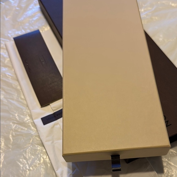 Louis Vuitton Brown Tie Box - Picture 11 of 11